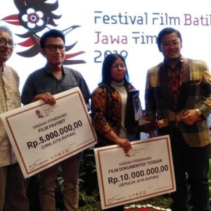Mahasiswa DKV Seni dan Desain FS, Citra Wisan Cahaya Ningrum Pemenang Film Dokumenter Terbaik di Festival Film Batik Jawa Timur 2019