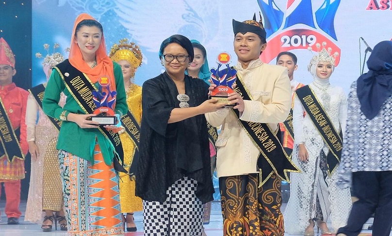 Muhammad Iqbal Darmawan (130221612282) Juara Pertama Duta Muda Asean 2019