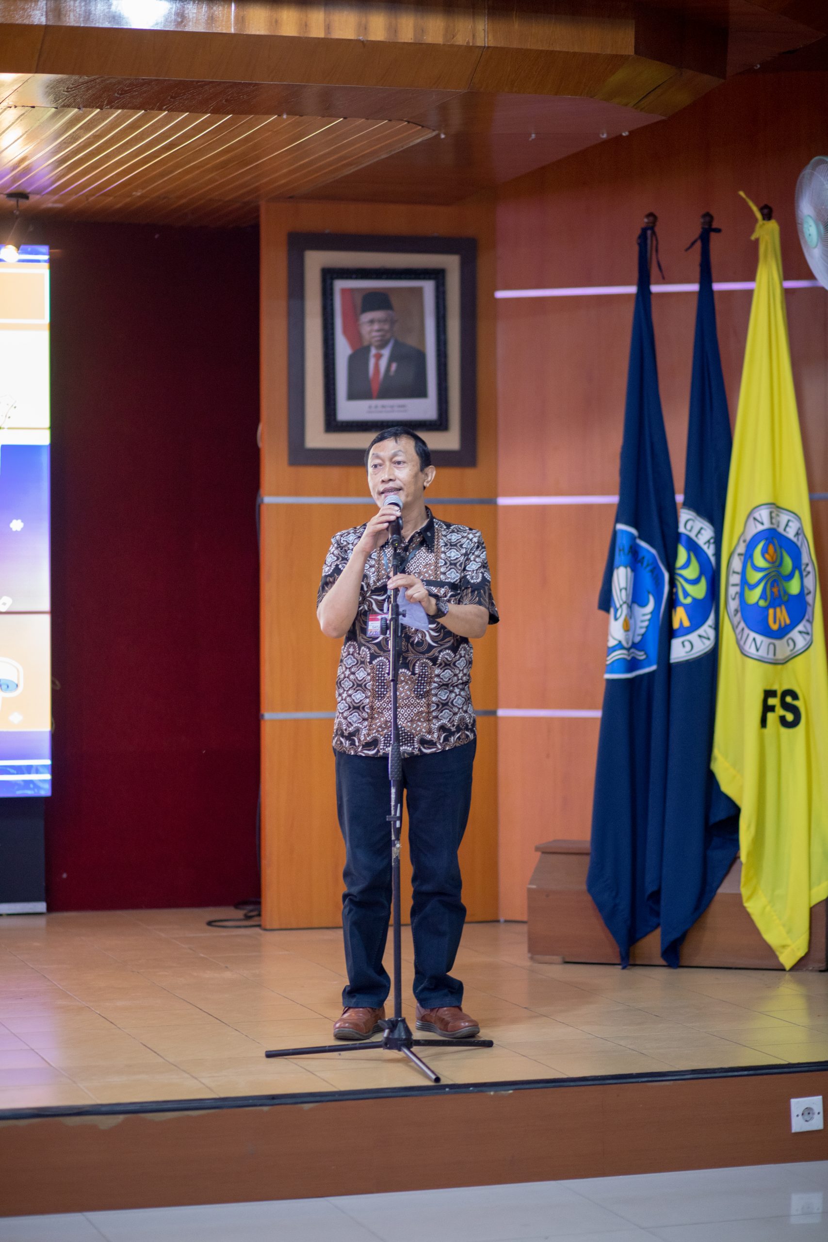 Direktur BIPA UM Menyambut Mahasiswa program CLS