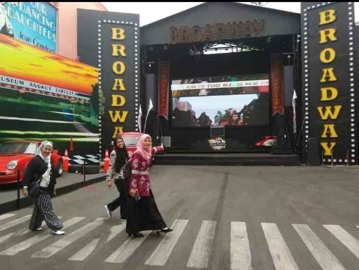 Dekan UMK Berikan Reviu Cerita Rakyat sebagai Media Pembelajaran Bahasa Indonesia Karya Tim Dosen Indonesia
