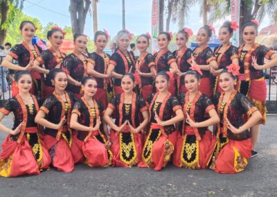 Ramaikan Festival Ethnic Situbondo (FES) 2023, Program Studi Pendidikan Seni Tari dan Musik (PSTM), Departemen Seni dan Desain, Fakultas Sastra, Universitas Negeri Malang hadir sebagai tamu undangan.