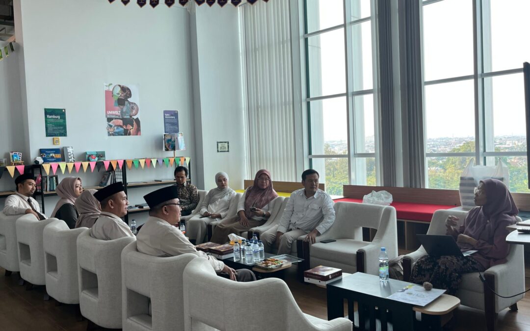 Fakultas Sastra UM Sambut Kunjungan LPI Sabilillah Malang di Self Access Centre (SAC)